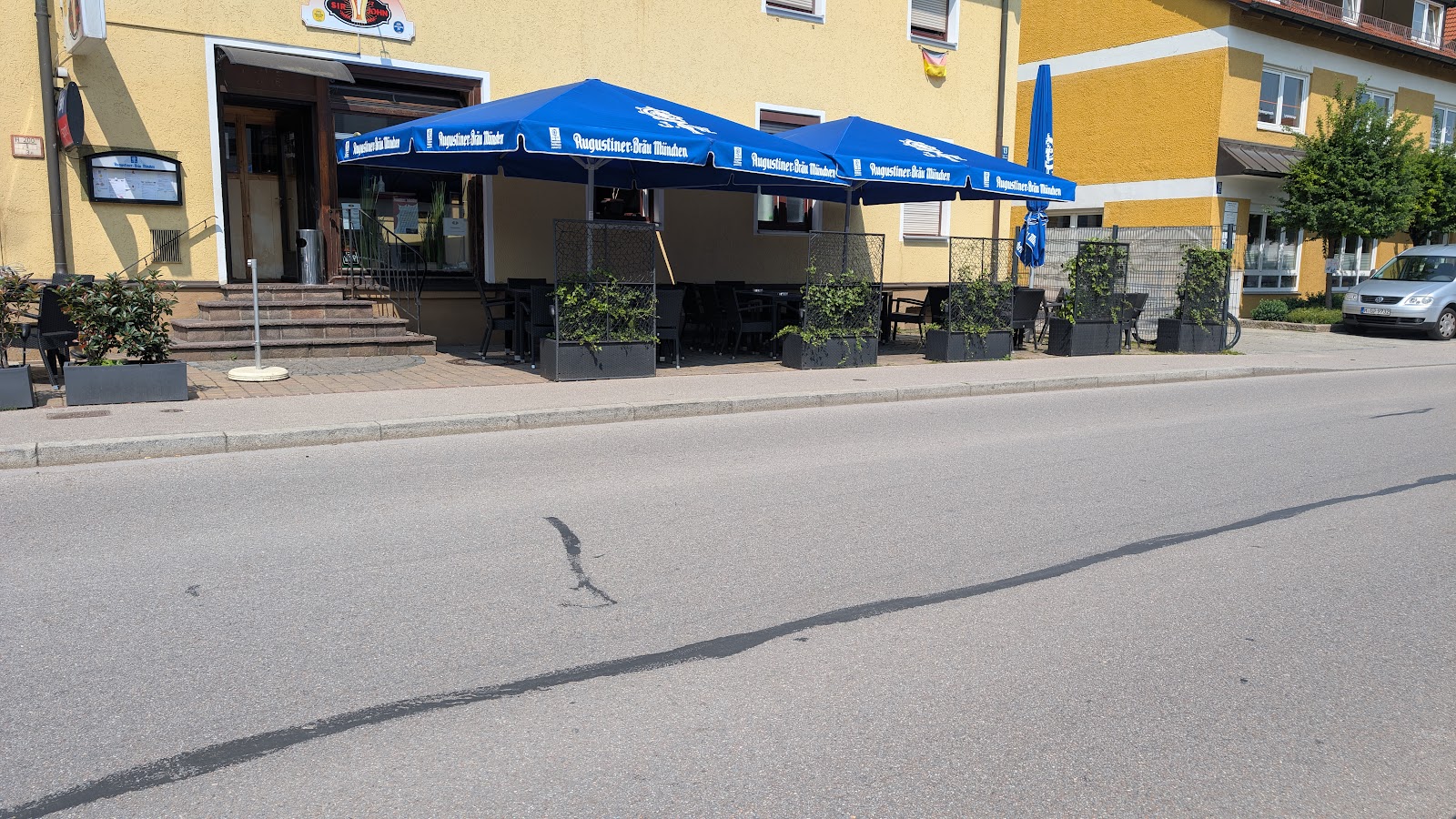 Innenraum des Sir John – gemütliche Pub-Atmosphäre in München-Aubing